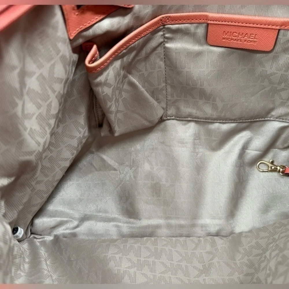 MICHAEL Michael Kors‎ Jet Set Zip Top Laptop Leather Shoulder Tote (Watermelon)